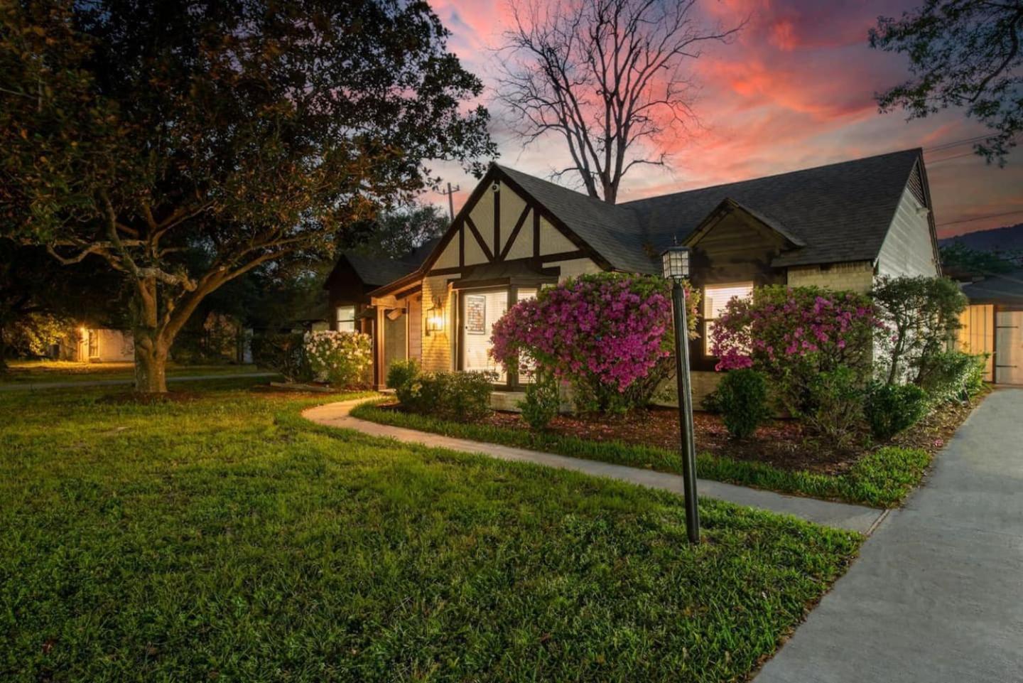 Western Oaks Retreat Хьюстон Экстерьер фото