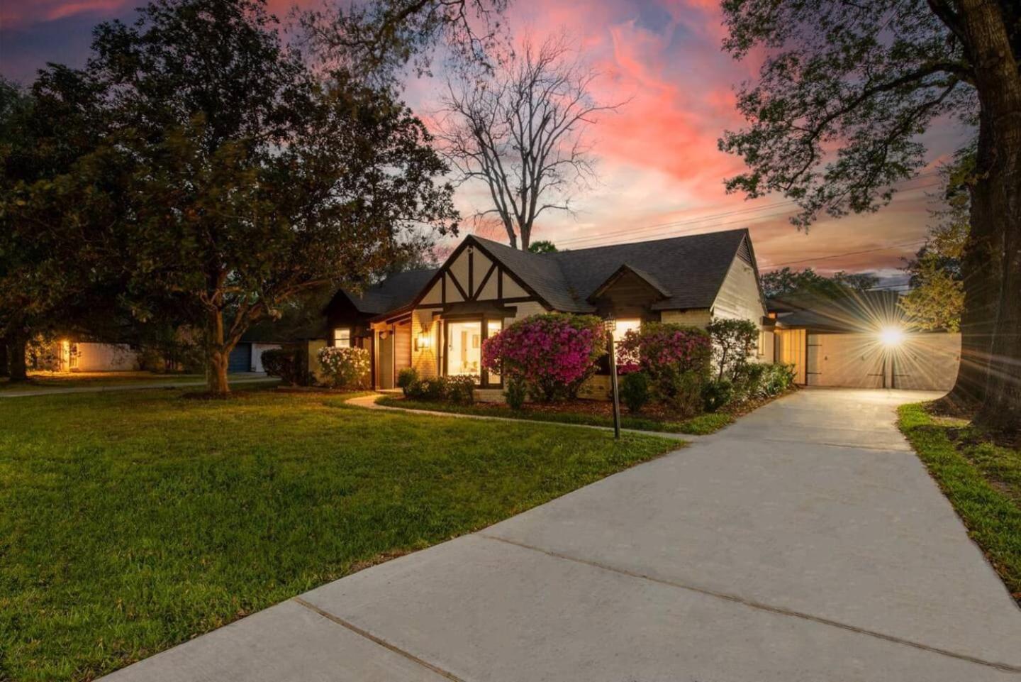 Western Oaks Retreat Хьюстон Экстерьер фото